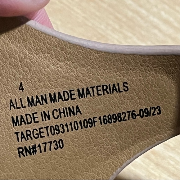 Girls Cat & Jack Pink Sandals Size 4 - Picture 12 of 12